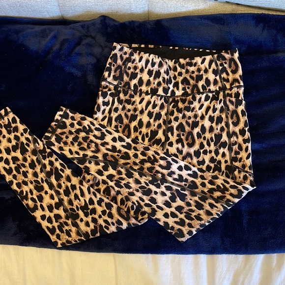 Victoria’s Secret leaped print leggings - Picture 2 of 5